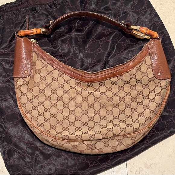 GUCCI vintage Half Moon Hobo Bag with Bamboo Handles - Picture 4 of 12